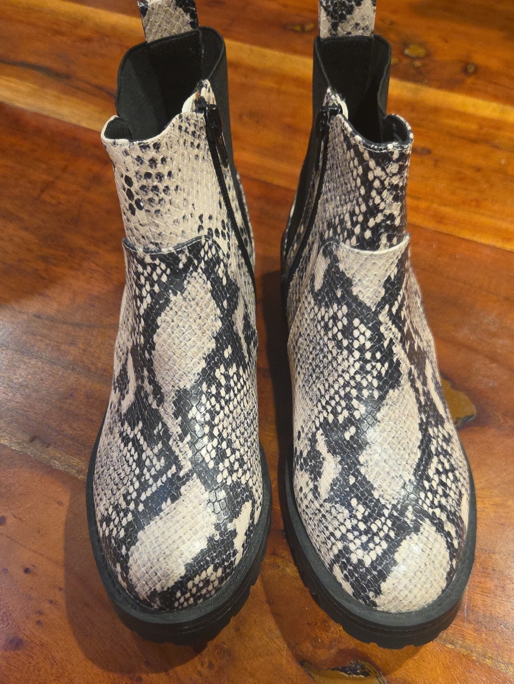 Womens Snake-Print Chelsea Boots - Black & Cream